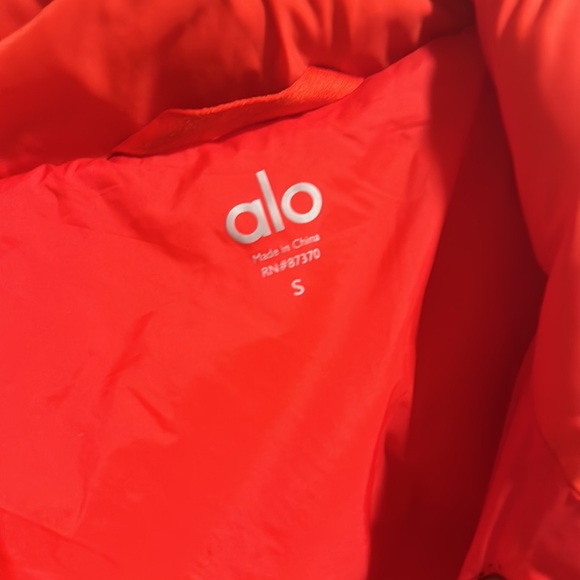 Red Alo Puffer 🌹♥️ - Picture 4 of 7